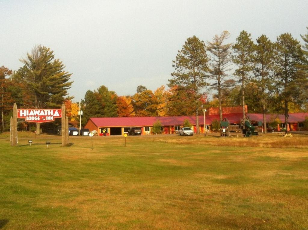 Hiawatha Lodge Inn Eagle River Eksteriør bilde