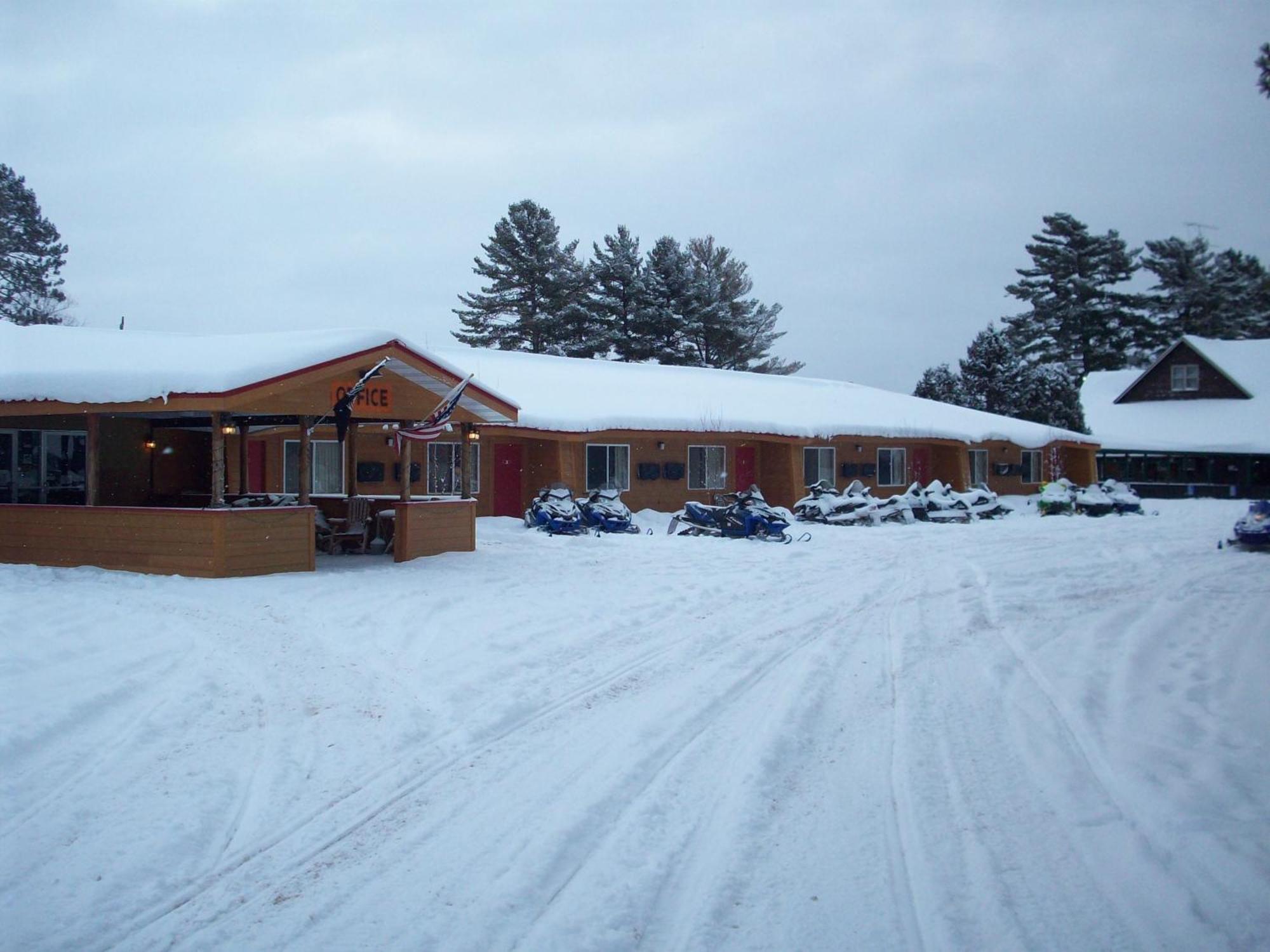 Hiawatha Lodge Inn Eagle River Eksteriør bilde